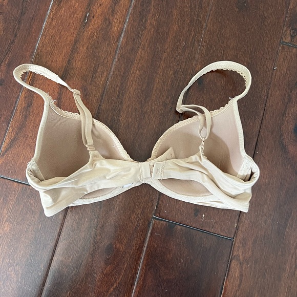 Victoria’s Secret nude 32D bra - Picture 3 of 3